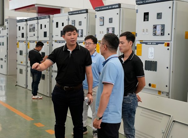 Vietnamese customers visit Huaquan Power